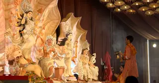 মহাসপ্তমী সন্ধ্যায় অশুভের বিনাশ ও শান্তি প্রার্থনায় মুখরিত মণ্ডপগুলো